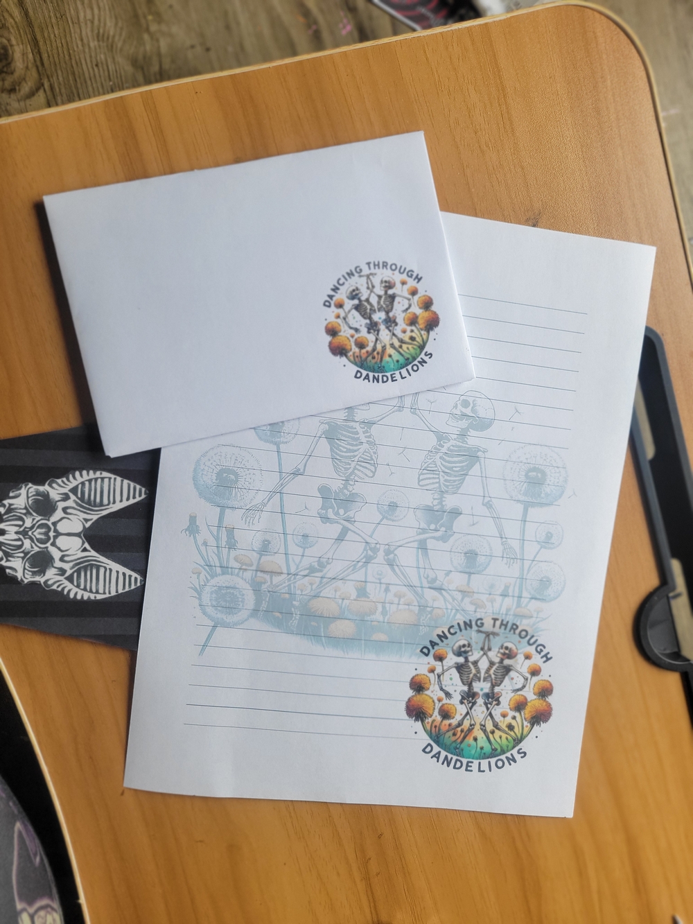 💀NEW💀 24pc Dancing Through Dandelions Stationery Set